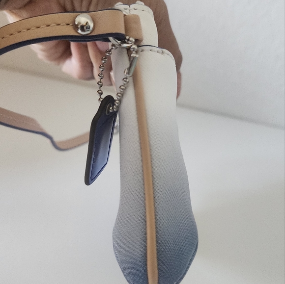 Coach new blue and white ombre wristlet - Picture 5 of 12